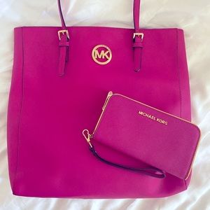 SOLD💖Michael Kors Hot Pink Purse & Wallet Set 💖